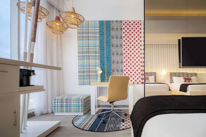 Room 15 of 82