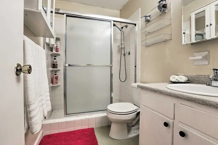Room 7 of 16