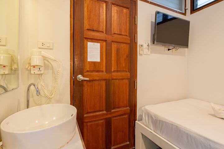 Room 45 of 149