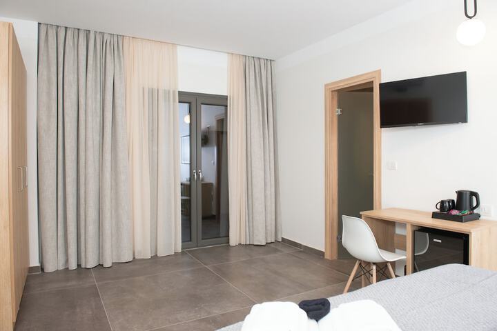 Room 30 of 76