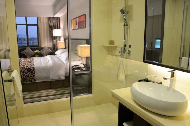 Room 18 of 25