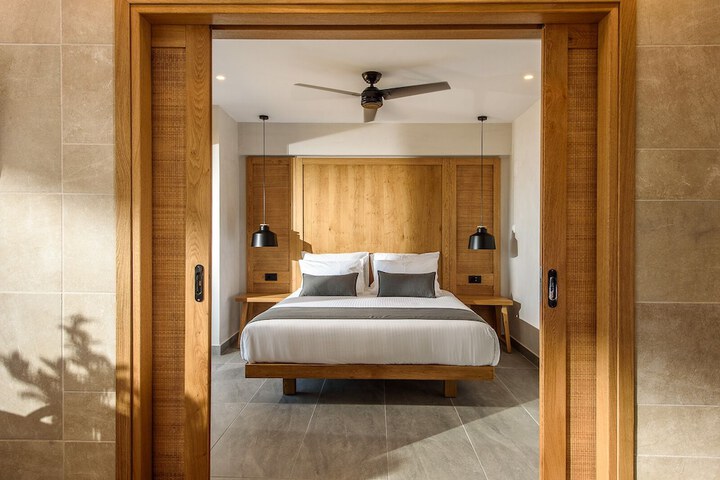 Room 6 of 27