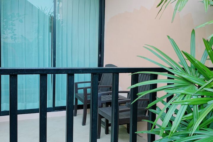 Hotel Exterior 53 of 56