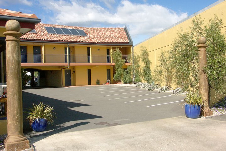 Hotel Exterior 47 of 49