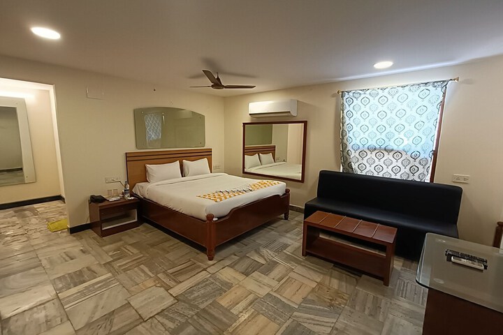 Room 8 of 93