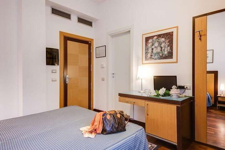Room 7 of 38