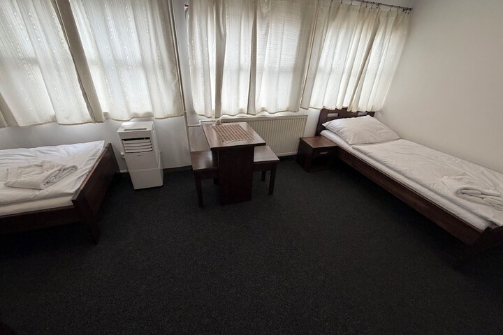 Room 53 of 167