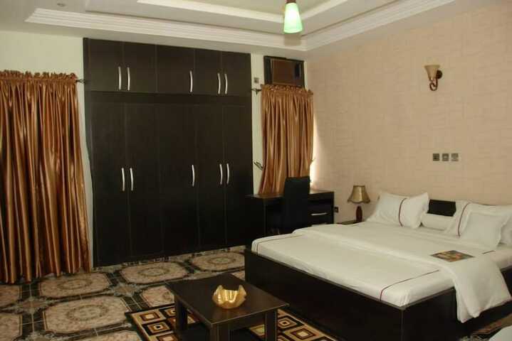 Room 9 of 17