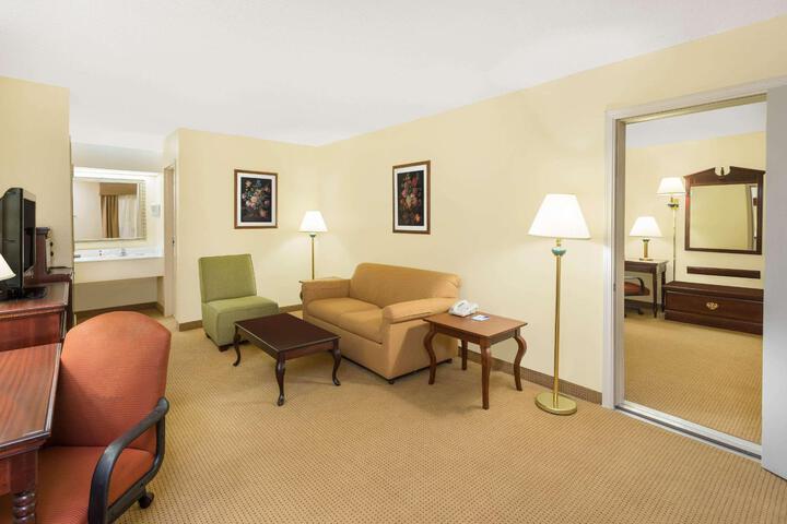 1 Queen Bed Mobility Accessible (11 of 13)