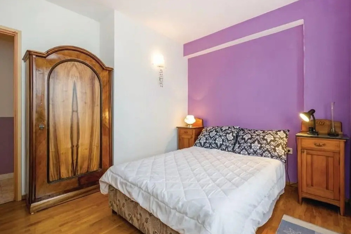 Room 5 of 17