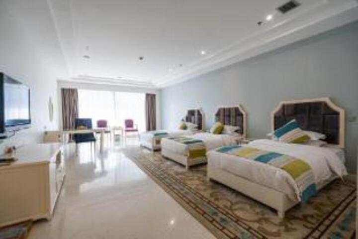 Room 9 of 11