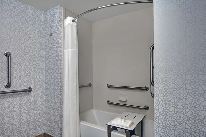 1 King Shower Only with Refrigerator, Microwave (10 of 18)