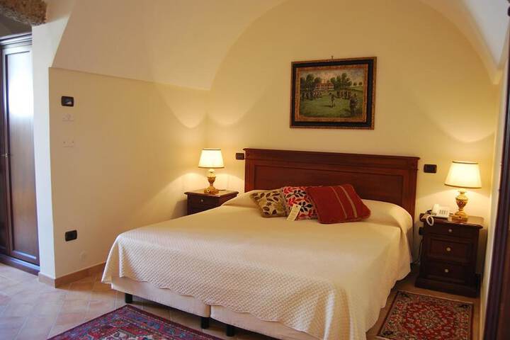 Room 4 of 106