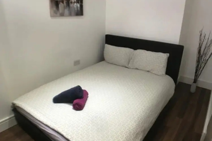 Room 5 of 10