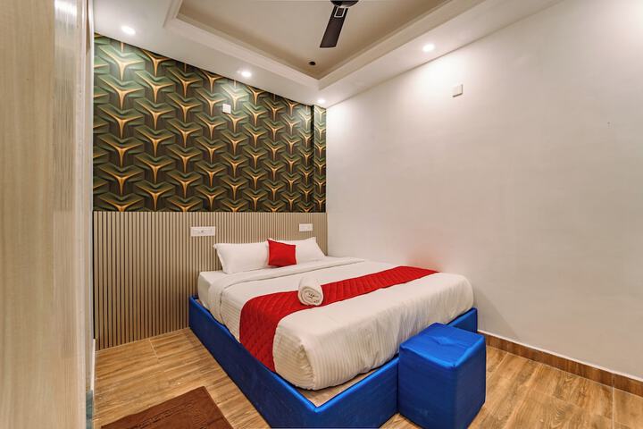 Room 6 of 17