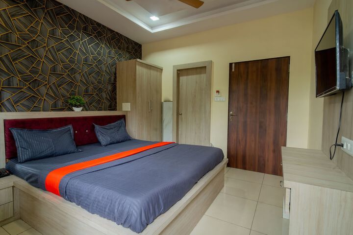 Room 15 of 37