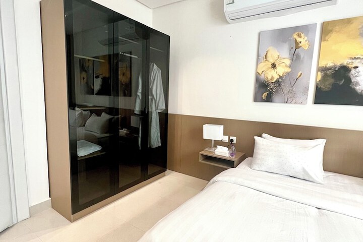 Room 13 of 40