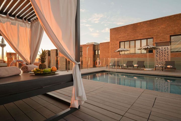 Pool 72 of 206