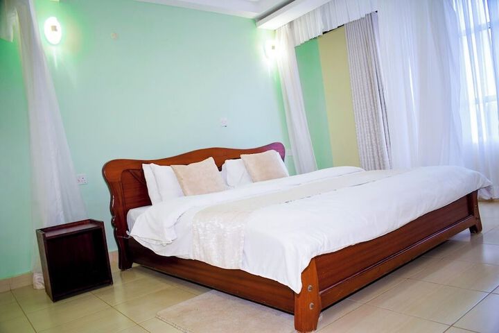 Room 6 of 25