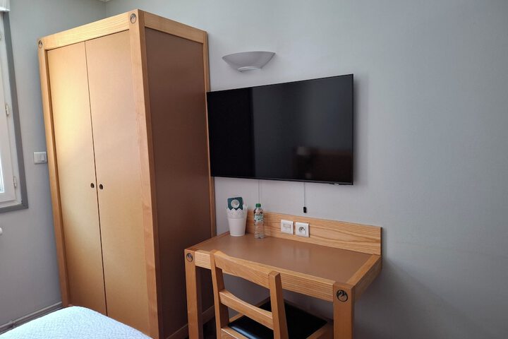 Room 9 of 20