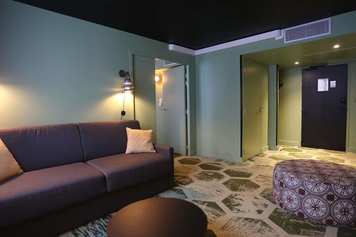 Room 27 of 126