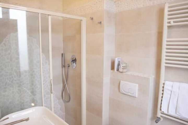 Room 14 of 22