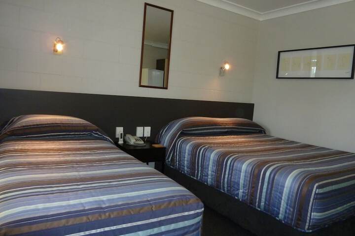Room 6 of 35