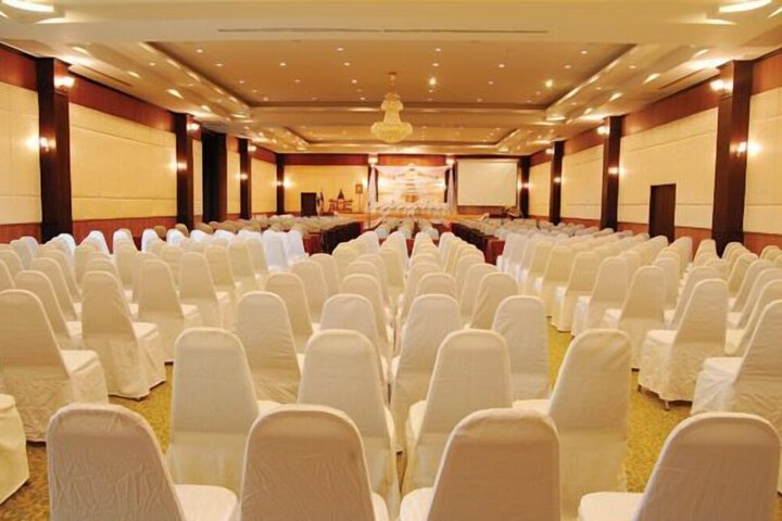 Ballroom/Hall 18 of 24
