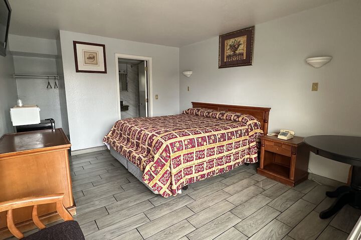Room 4 of 14