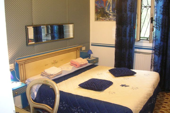Room 11 of 166
