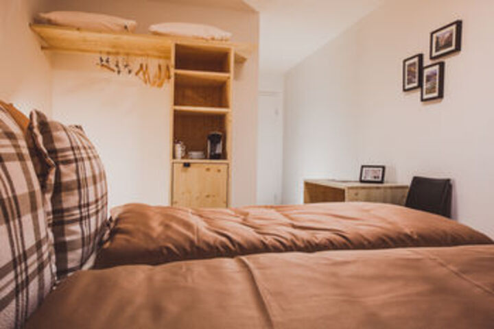 Room 27 of 65