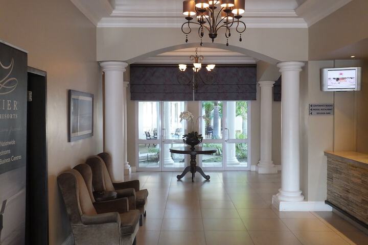 Entrance & Lobby