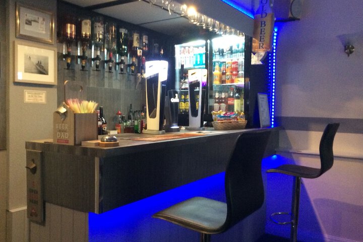 Lounge 63 of 69