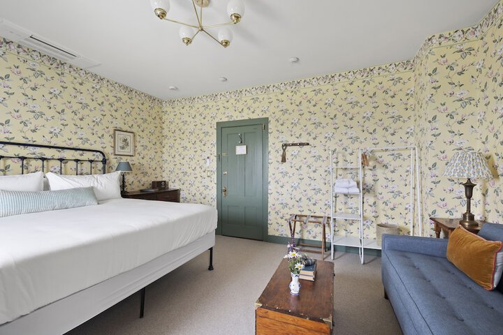 Room 14 of 64