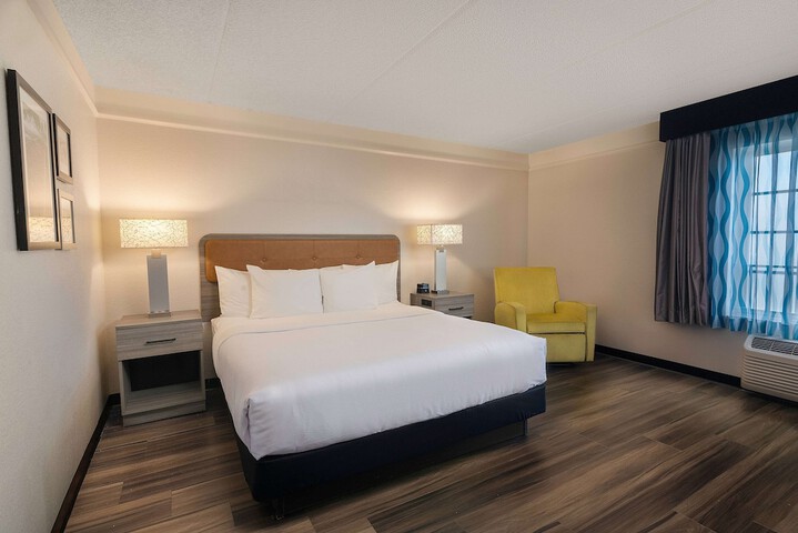 1 King Bed (7 of 15)