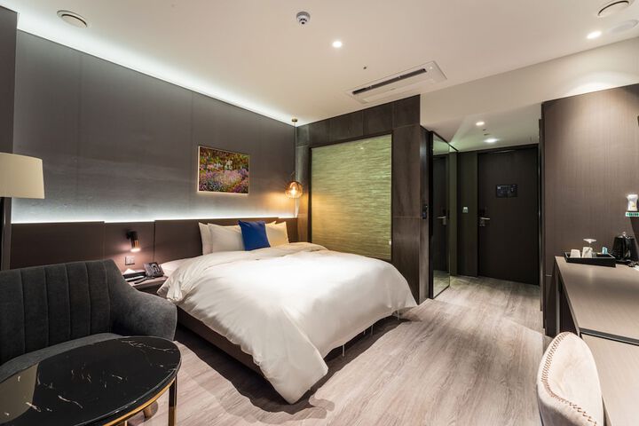 Room 10 of 55