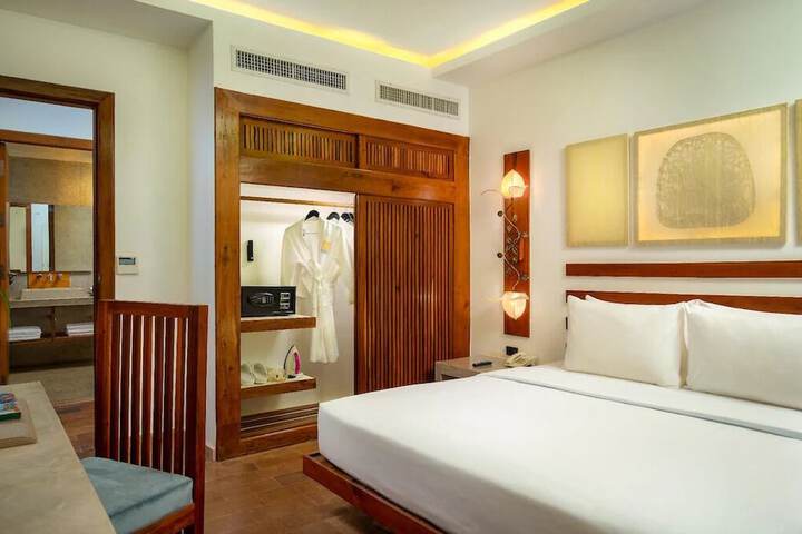 Room 9 of 28