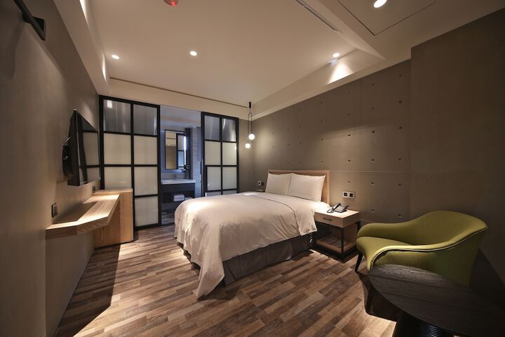 Room 20 of 33
