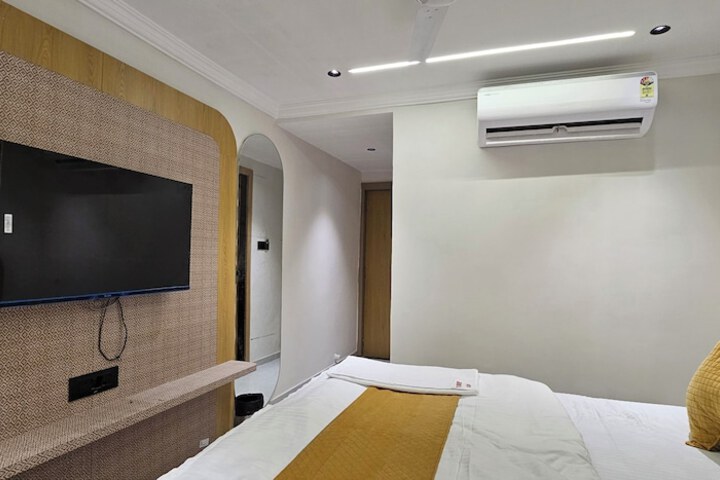 Room 11 of 33