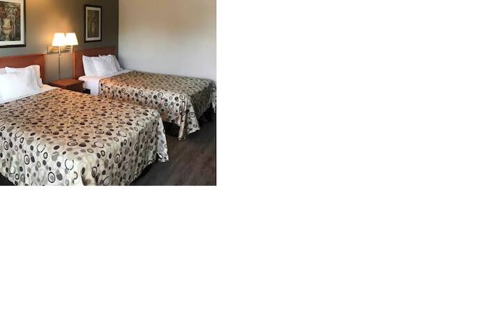 2 Queen Beds (7 of 9)