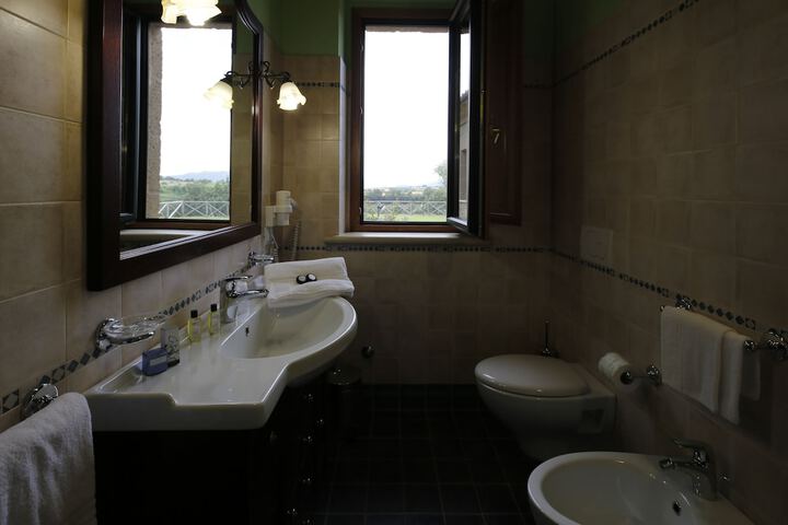 Room 27 of 41