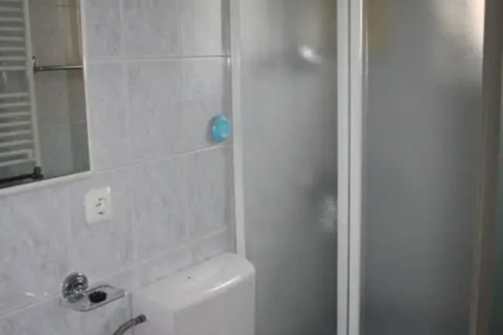 Room 7 of 10