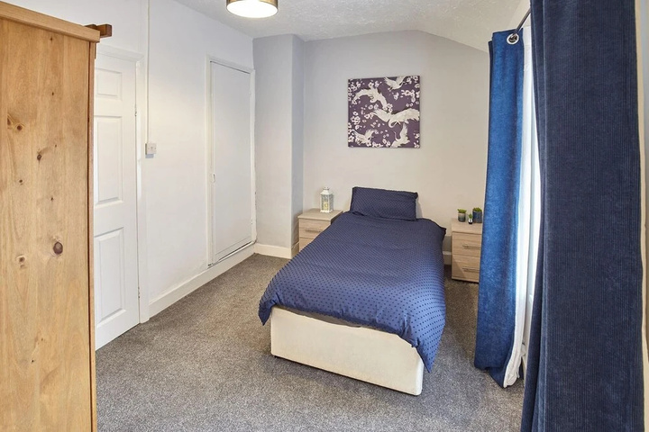 Room 2 of 9