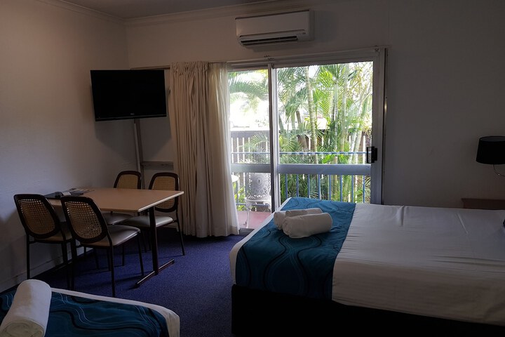 Room 5 of 75