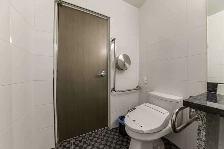 Room 32 of 39