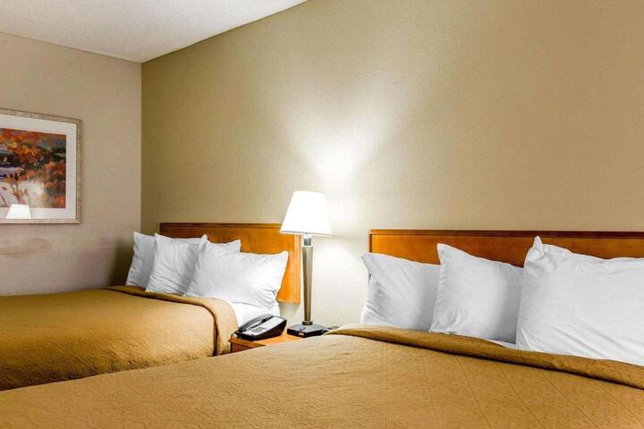 2 Double Beds (10 of 10)
