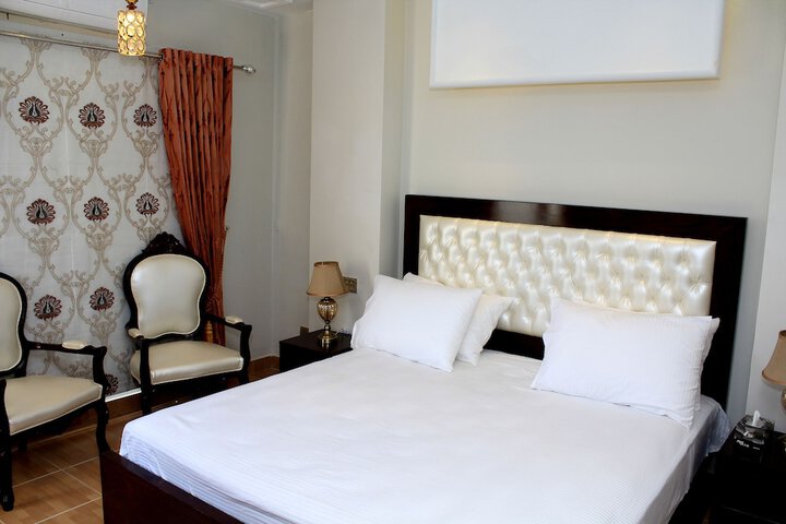 Room 10 of 21