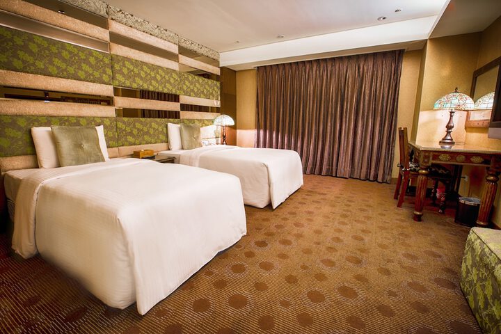 Room 9 of 38