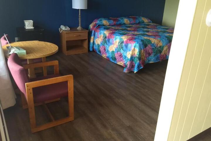 Basic Double Room (2 of 5)