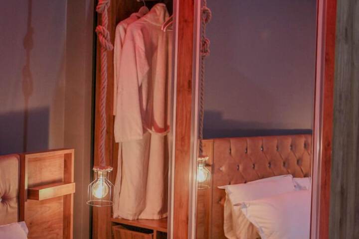 Room 26 of 126